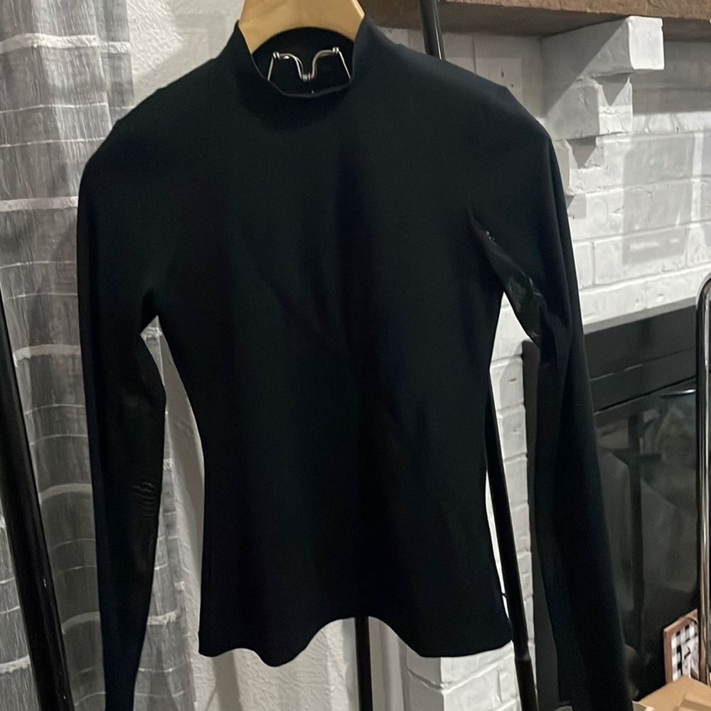 Nike pro hyper cool xs long sleeve top .